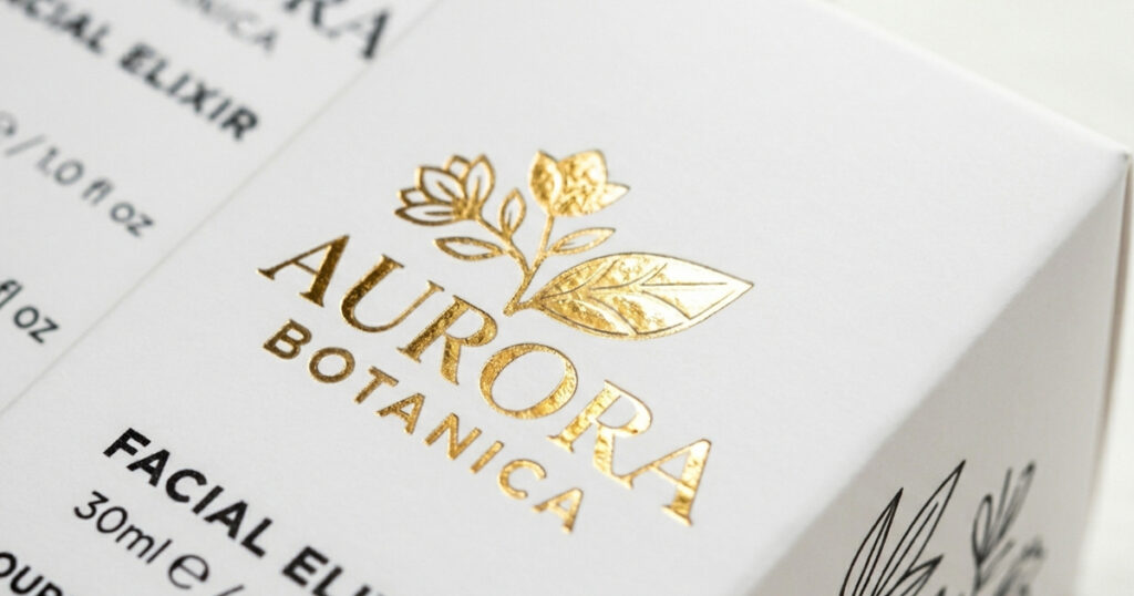 Logo in lamina a caldo oro (foil) su un astuccio per cosmetici